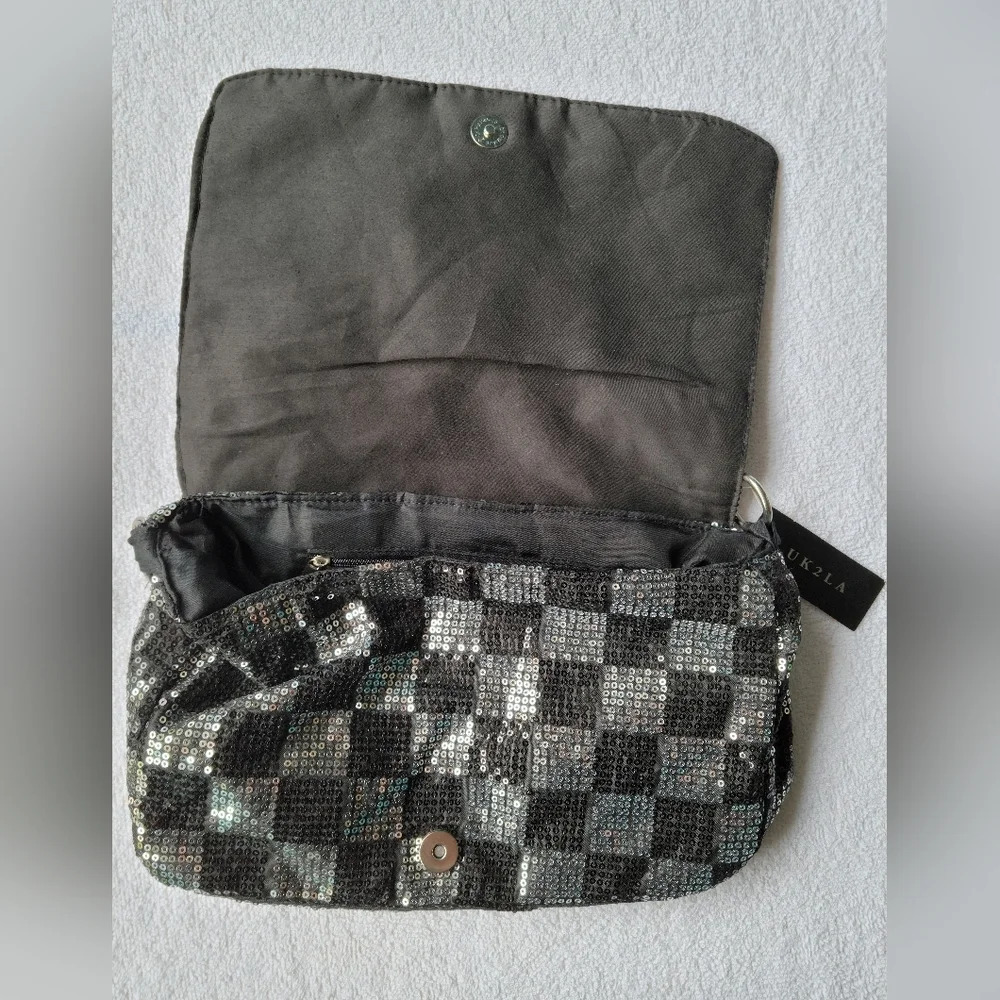 NWT UK2LA Black and Silver Sequin Purse cross  body clutch with Chain Strap - Picture 3 of 14